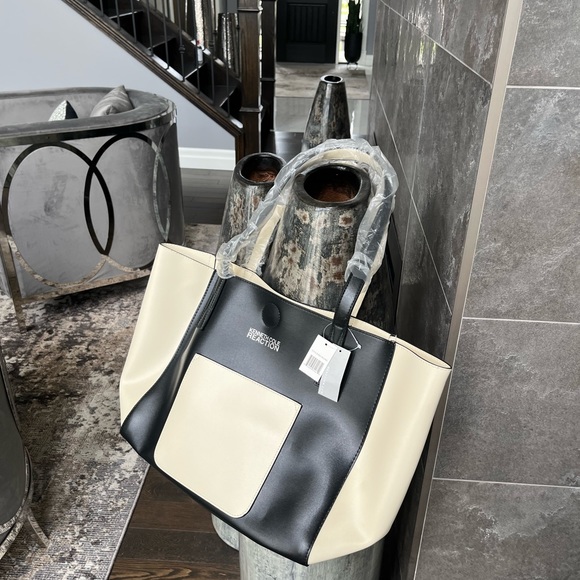 Brand new with tags large 12 x 19“ Kenneth Cole, black cream, tote bag, faux - Picture 7 of 12